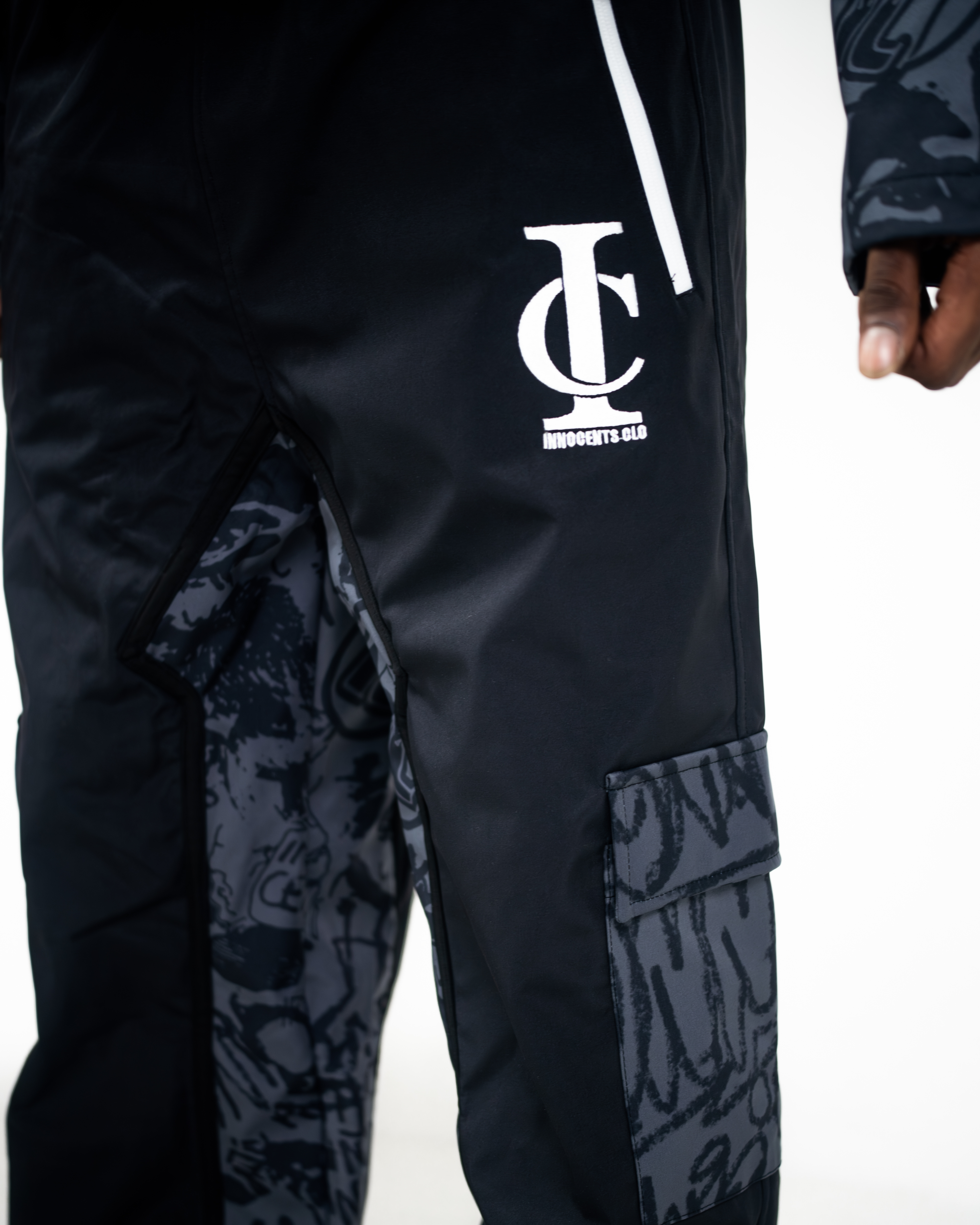 GRAFFITI RAIN SET (CHARCOAL) PREMADE